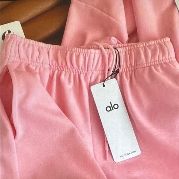 ALO Yoga Pink Cropped Sweatshirt & Shorts Set - Picture 3 of 6